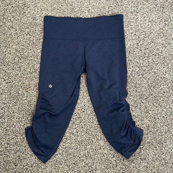 lululemon athletica Pants - Lululemon blue in the row crop leggings size 6